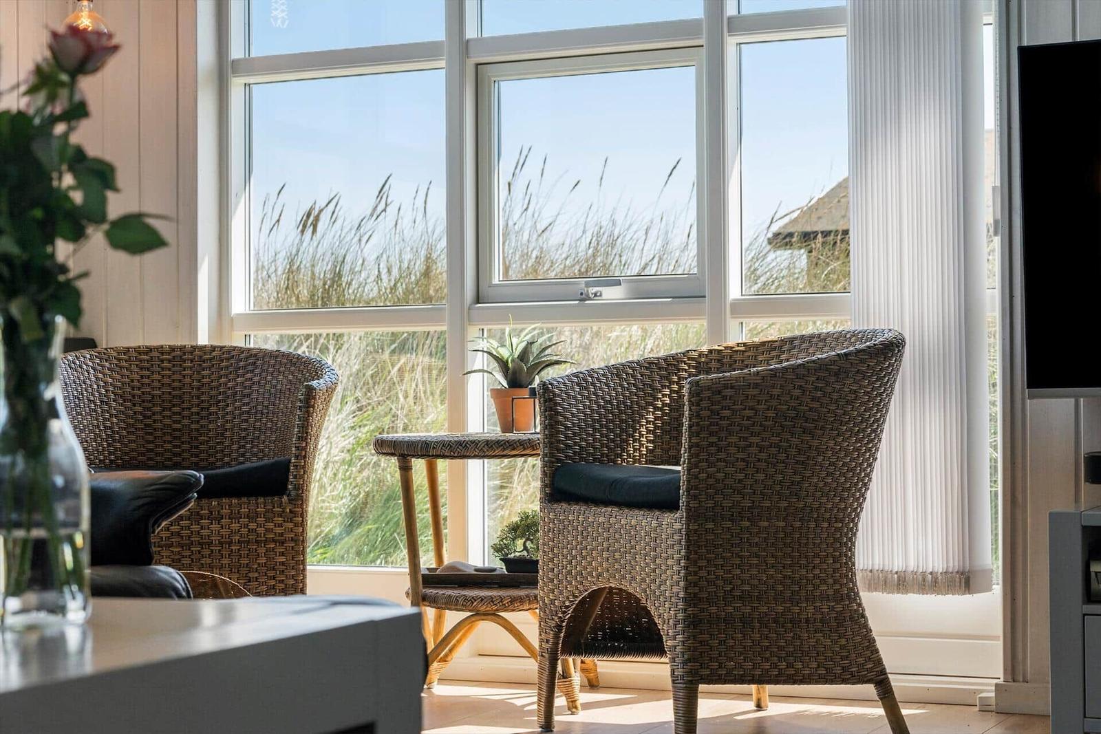 Badezimmer mit Waschmaschine, Trockner und Dusche