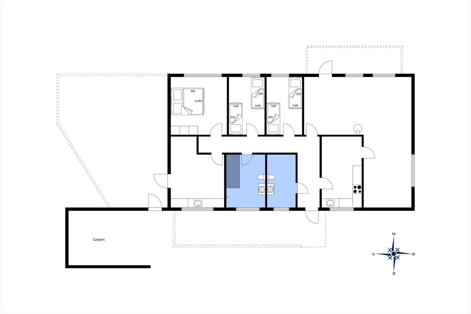 Wohnung mit vier Schlafzimmern, Küche und Carport. Raumübersicht mit Orientierung.