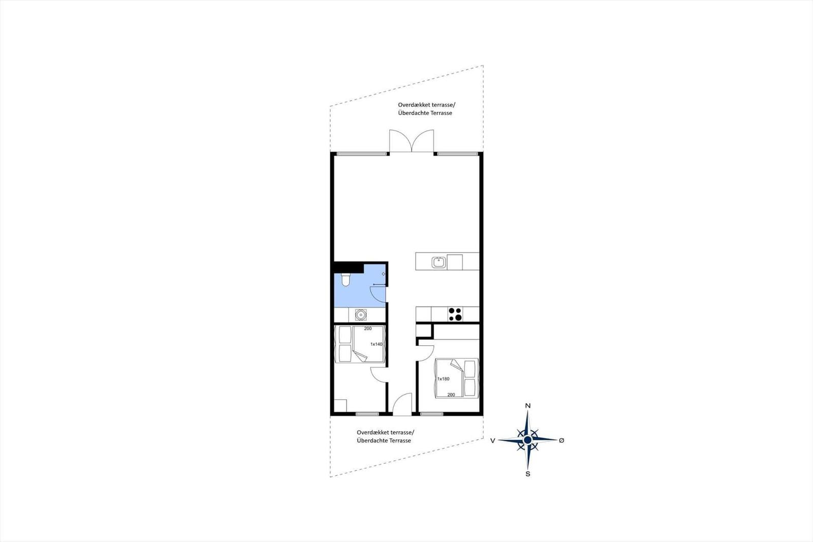 Wohnung mit Küche, Schlafzimmer, Bad und überdachter Terrasse.