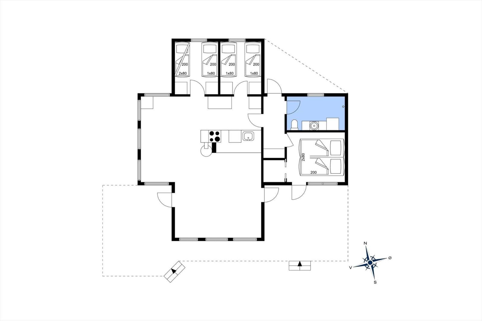 Wohnung mit vier Schlafzimmern, Küche und Bad. Grundriss mit Orientierung.