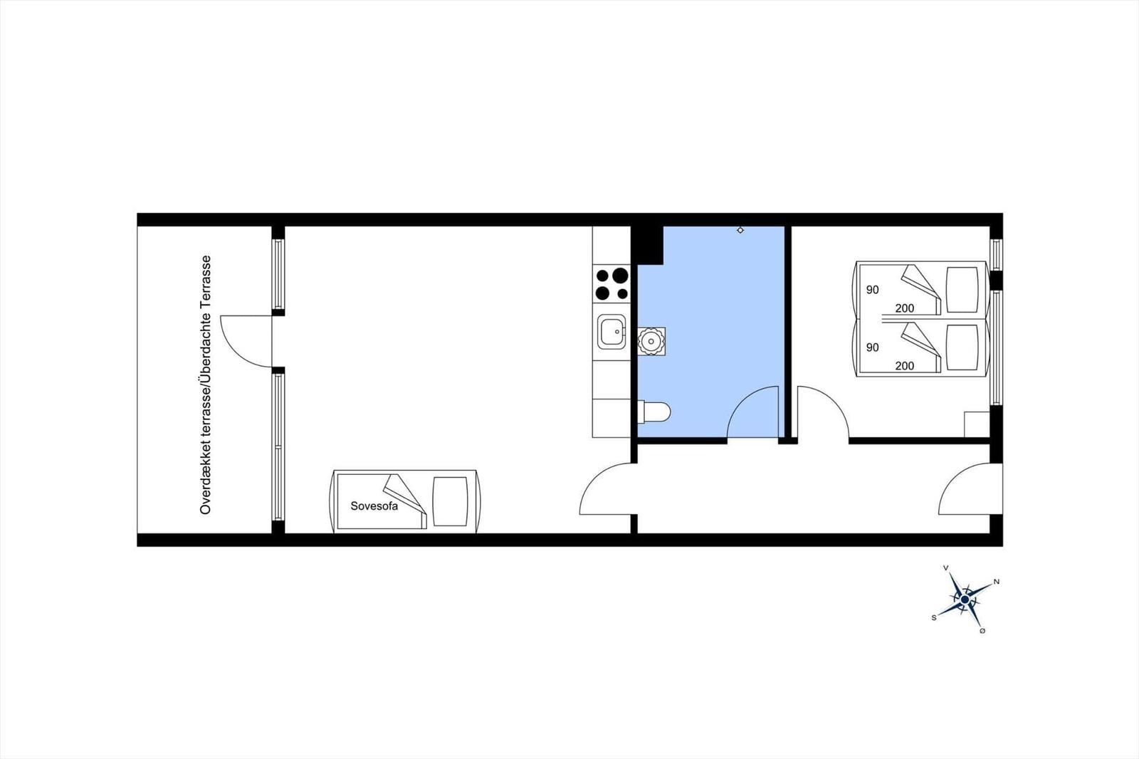 Wohnung mit Schlafzimmer, Küche und überdachter Terrasse.