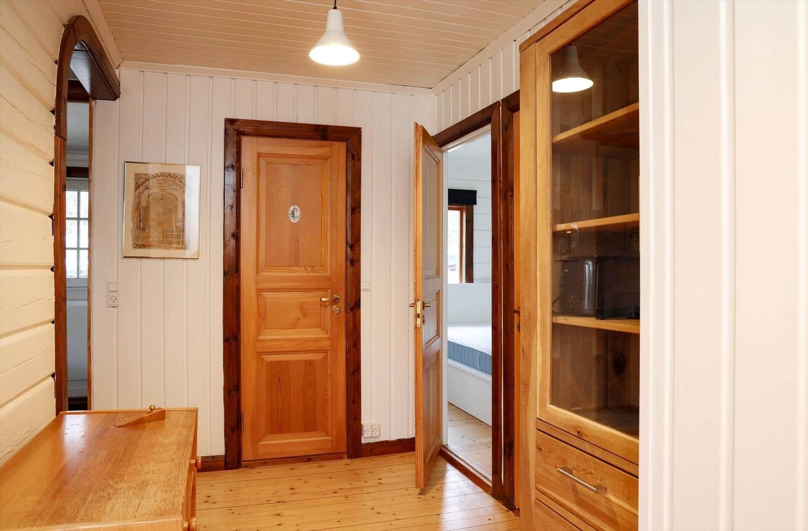 Wohnung mit Küche, Bad, Schlafzimmer und Terrasse.