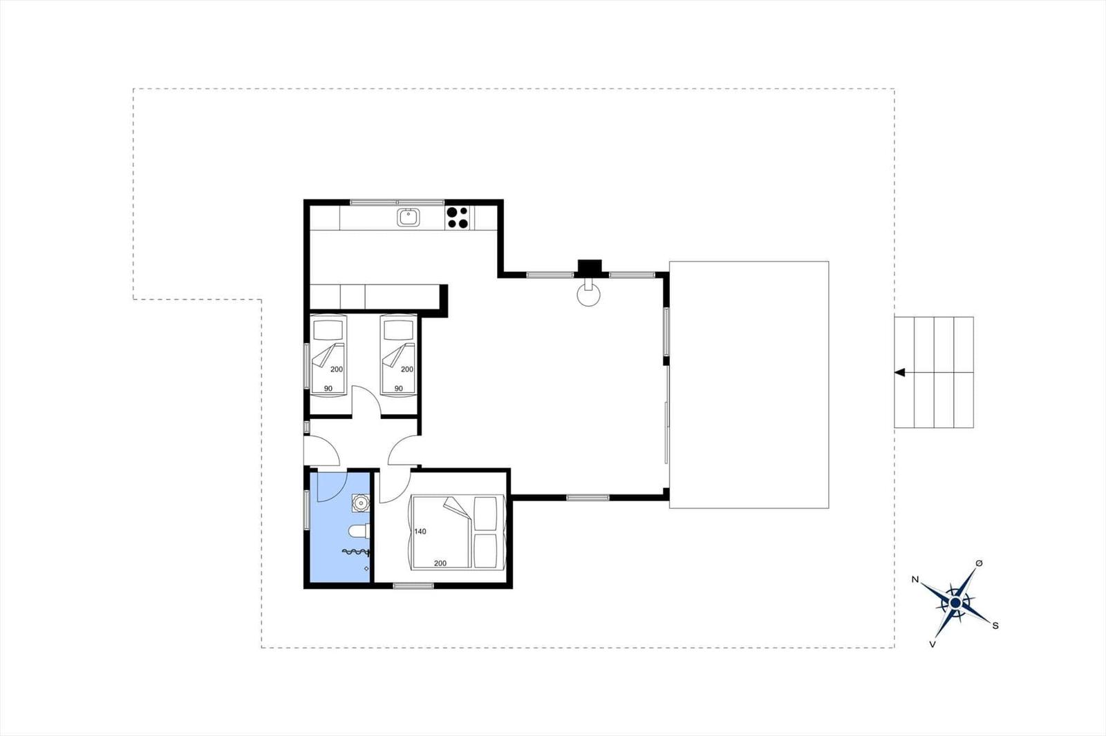 Haus mit Terrasse und Liegestuhl im Garten
