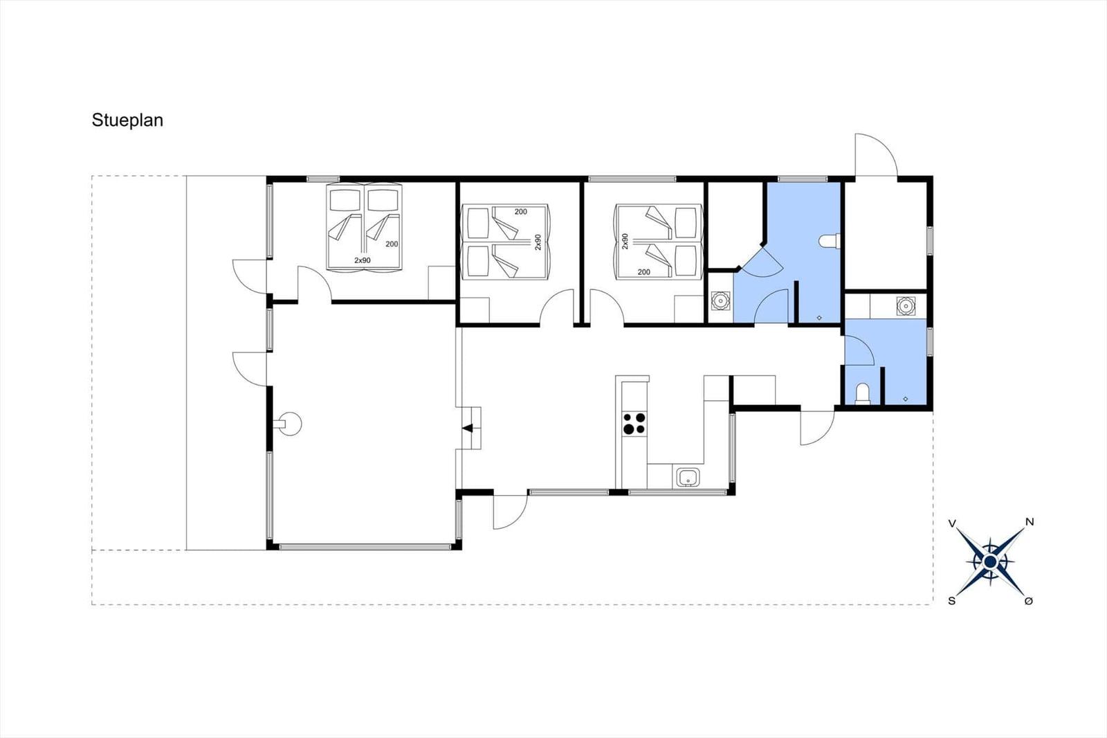 Wohnhaus mit Terrasse, Grillplatz und Garten. Fenster zeigen Wohn- und Essbereich.