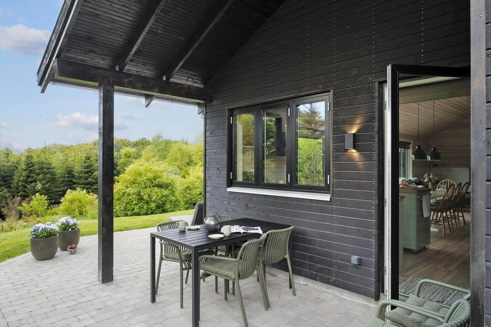 This house has three bedrooms, a kitchen, and a covered terrace.