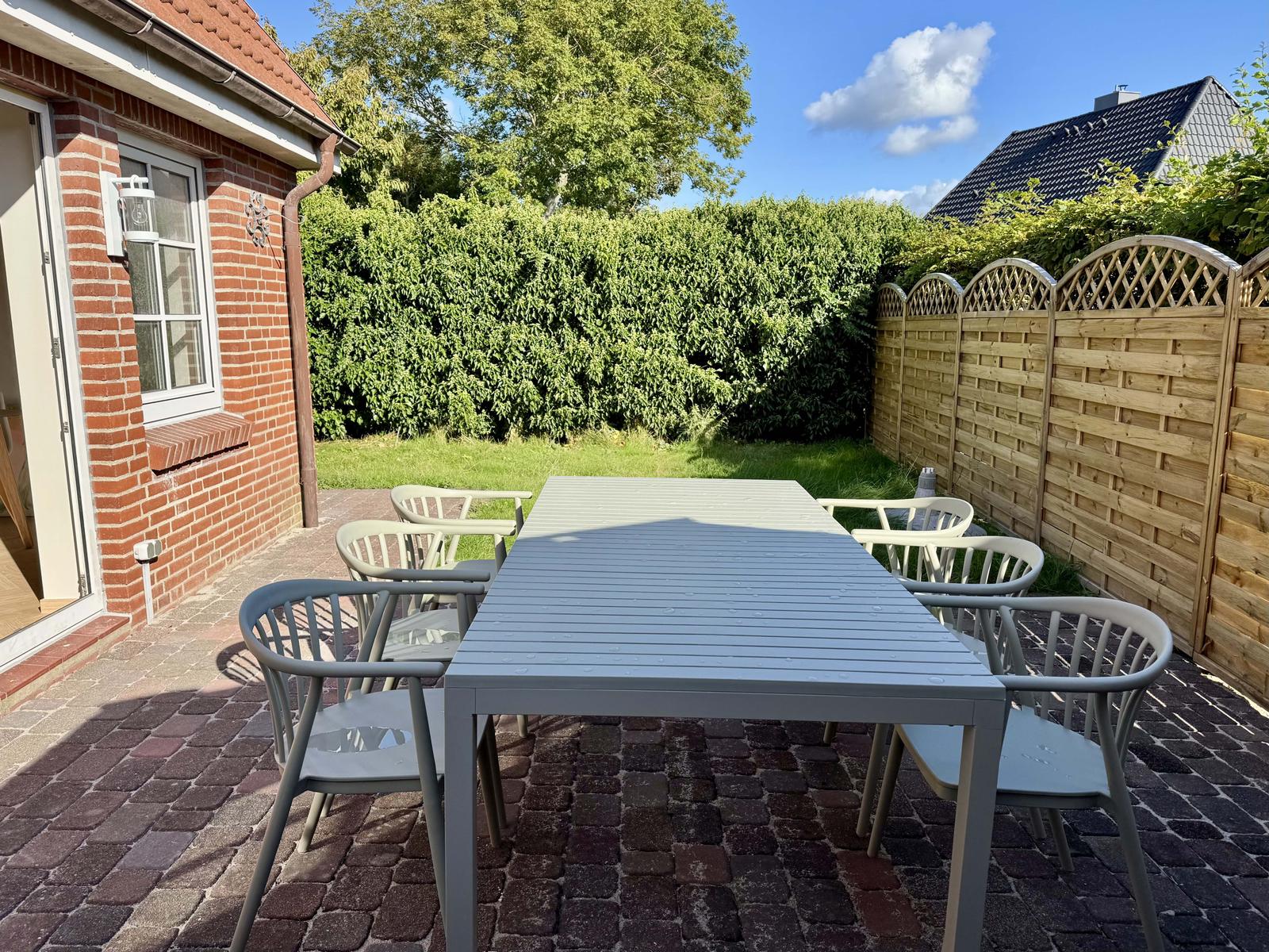 Terrasse und Garten