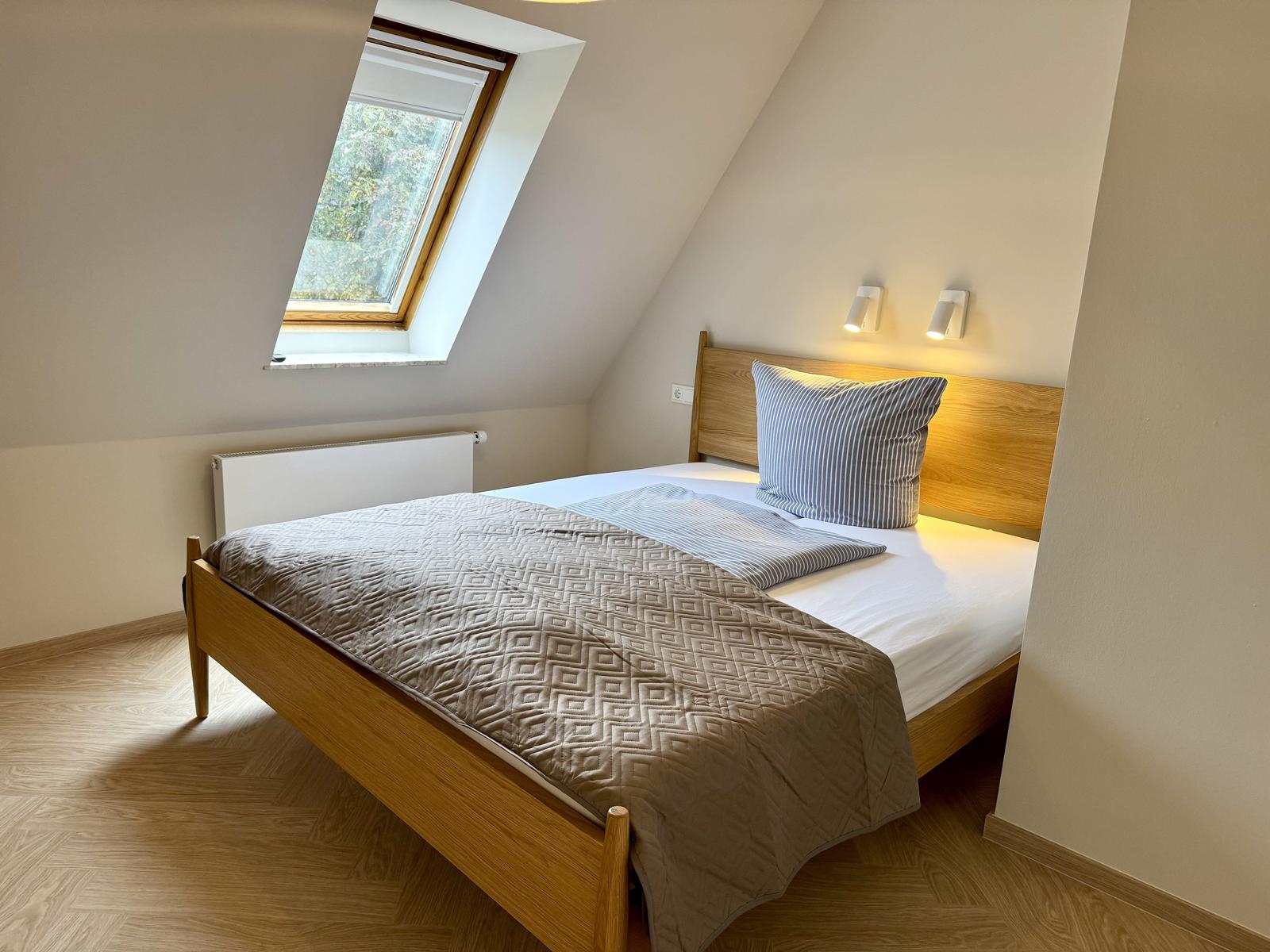 Doppelschlafzimmer (160 x 200 cm)