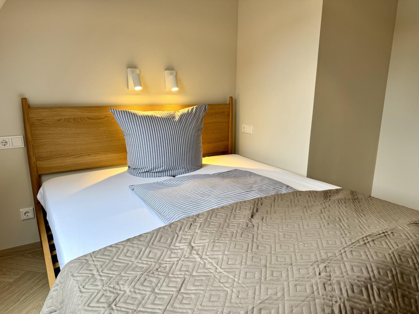 Doppelschlafzimmer (160 x 200 cm)