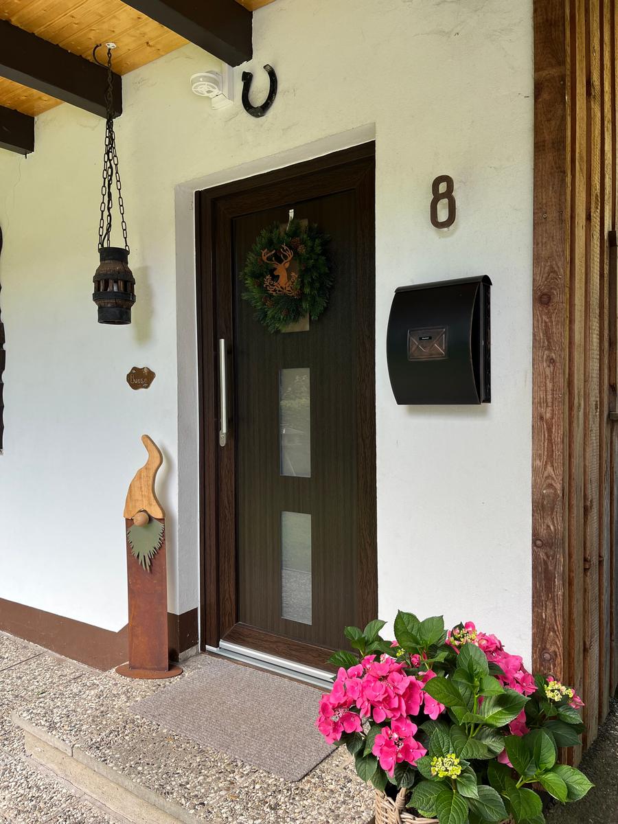 Hauseingang im Sommer