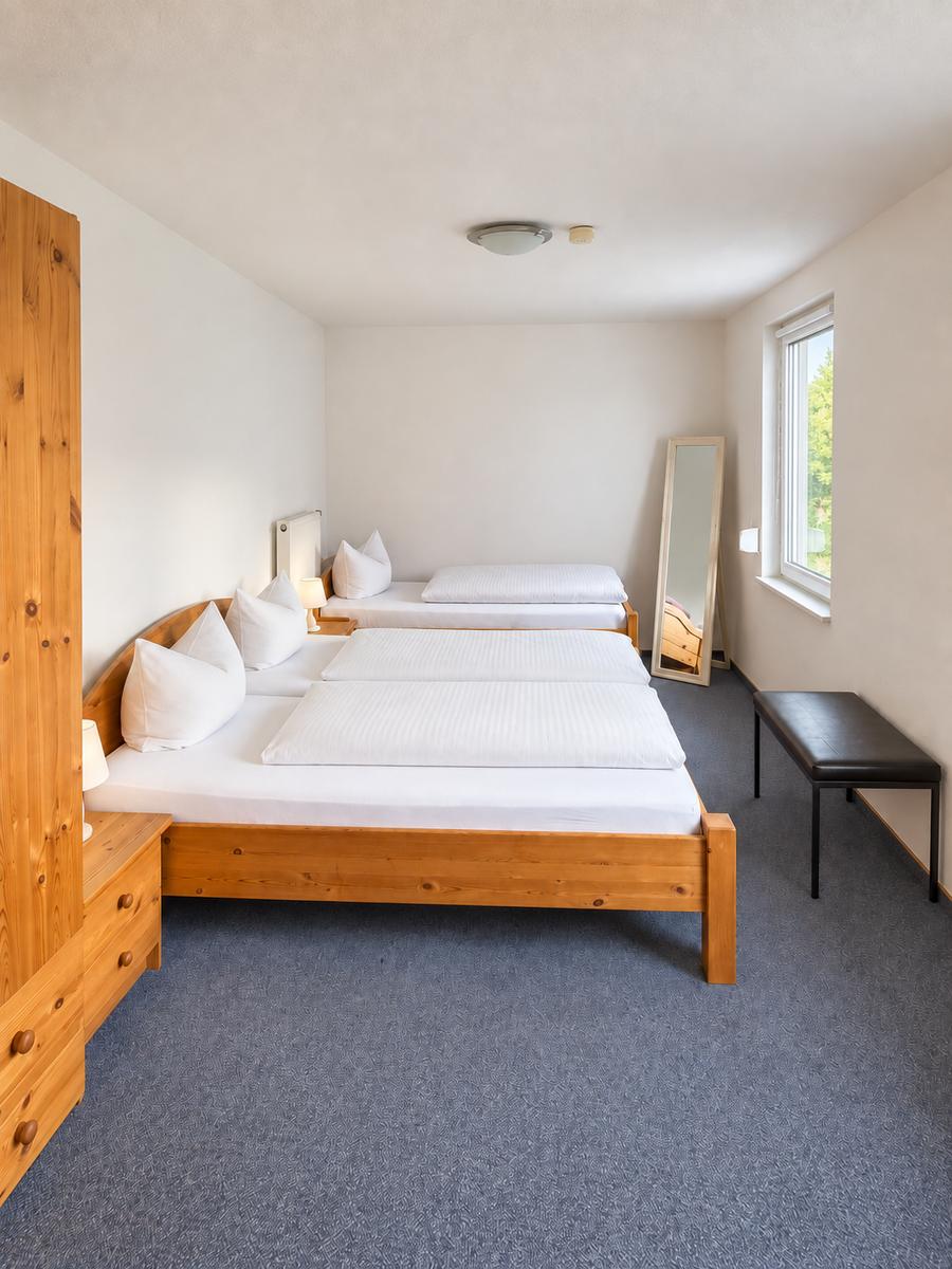 Schlafzimmer 1