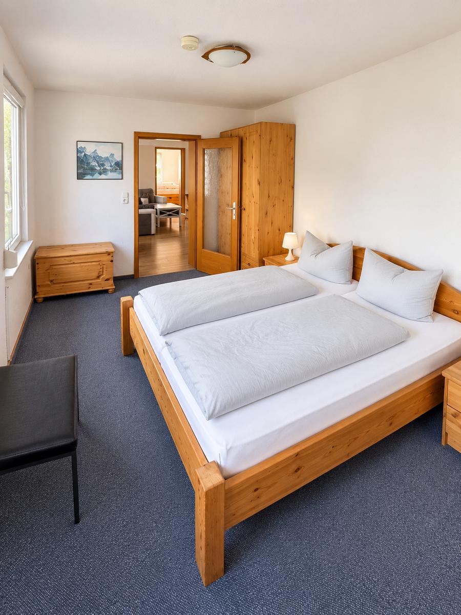 Schlafzimmer 1