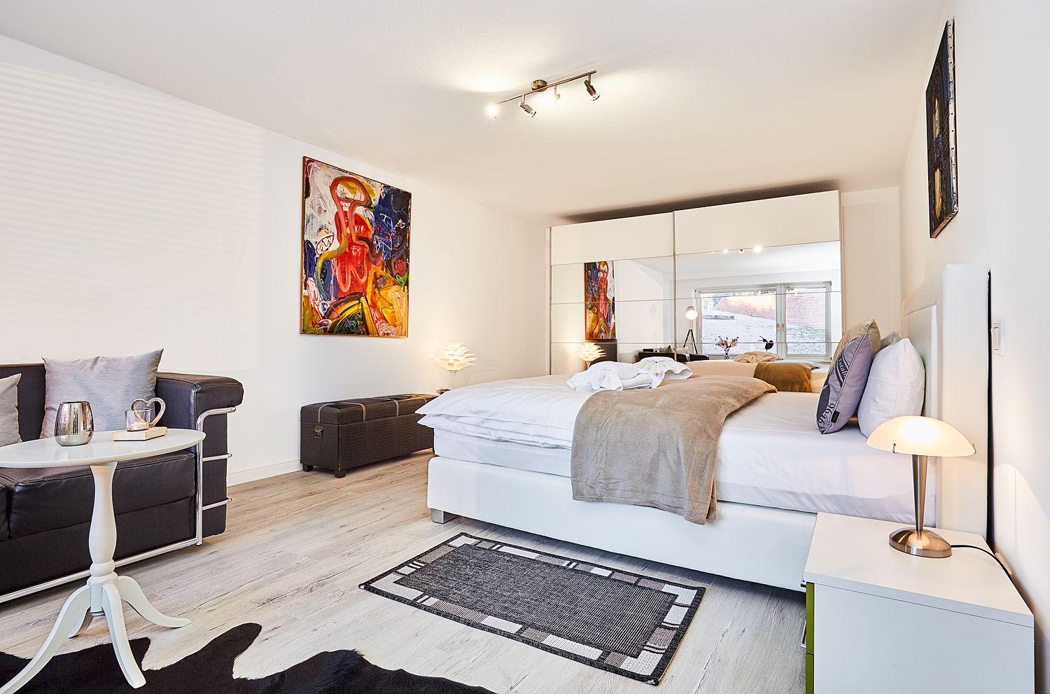 Schlafzimmer 1