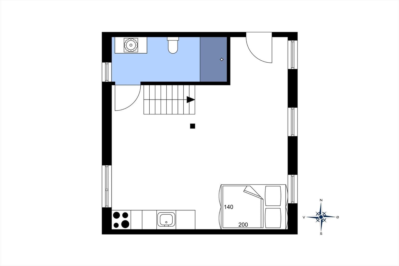 Entrance area with stairs and room with two windows and measurements.
