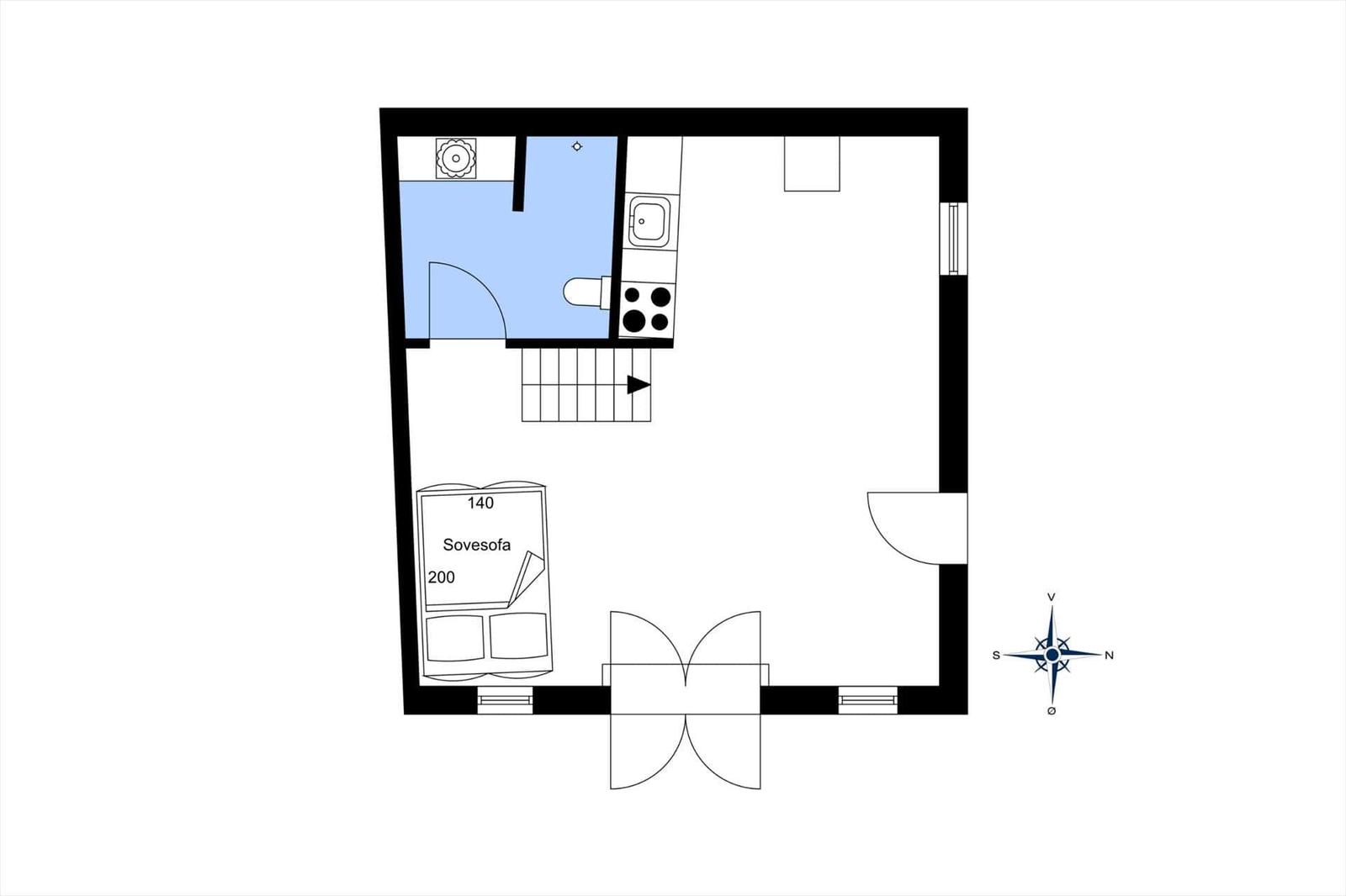 Room plan with window, door, and compass. Dimensions 2x80 and 200 indicated.