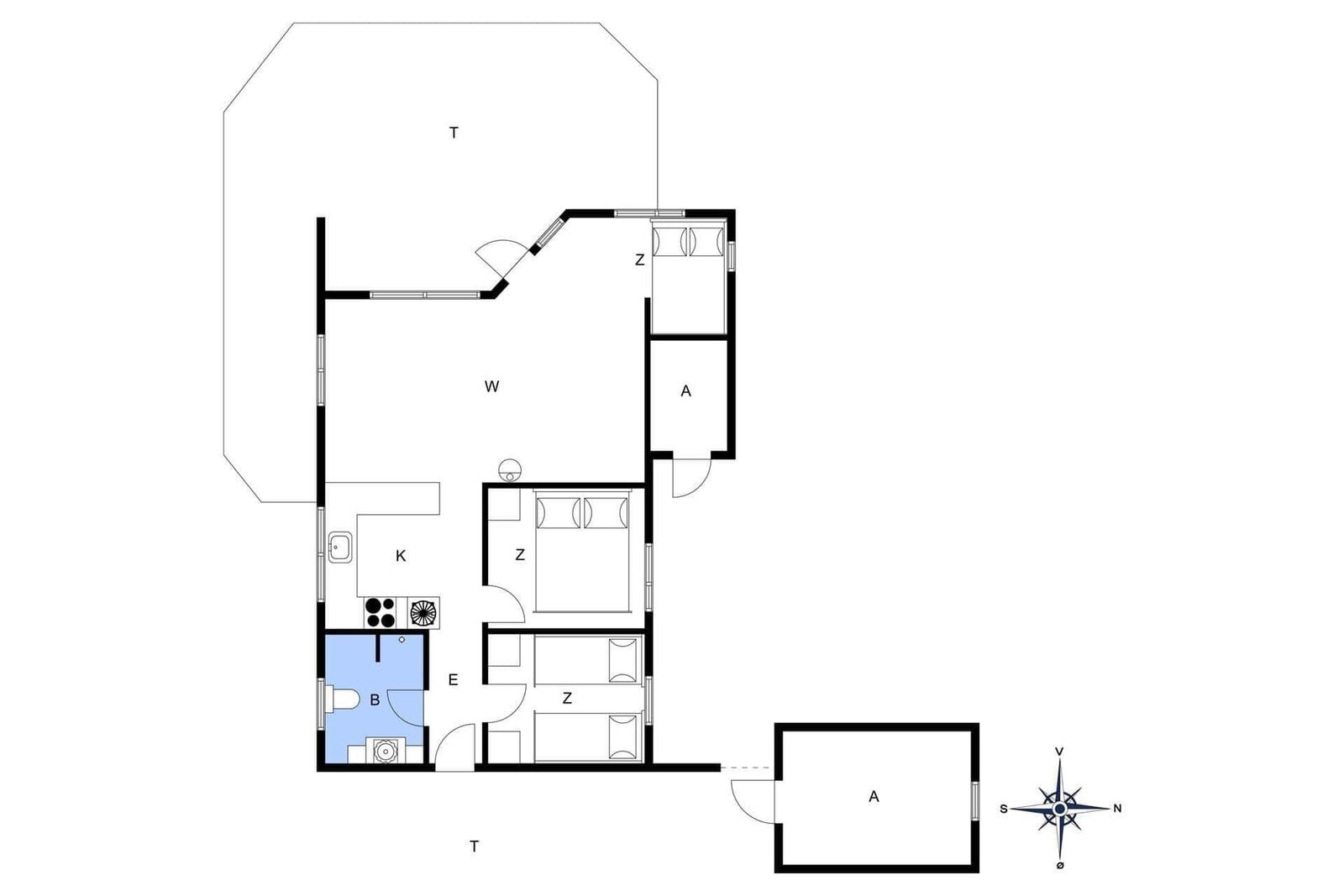 Wohnung mit Küche, Bad, drei Schlafzimmern und Wohnbereich. Außenbereich mit Terrasse.