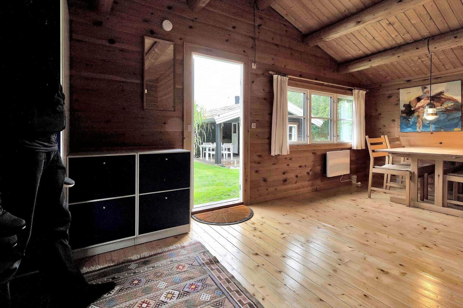 Wohnung mit vier Schlafzimmern, Küche und Bad. Anbau mit einem Schlafzimmer.
