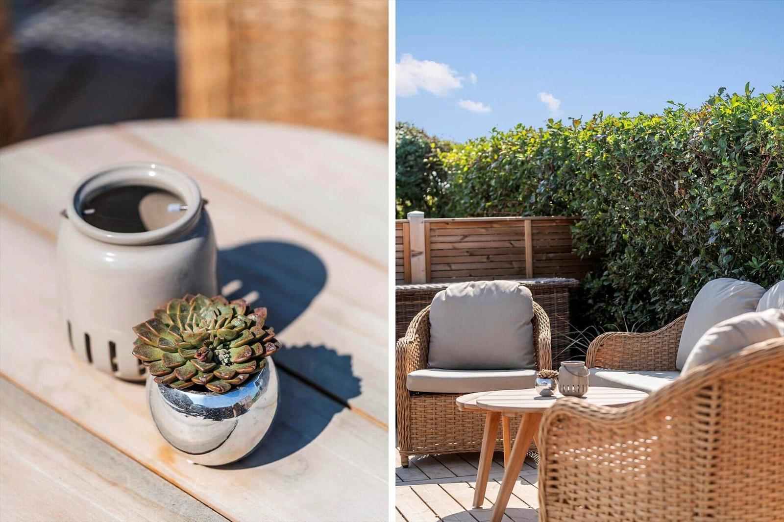 Terrasse mit Sitzgruppe und Blick auf den Horizont.