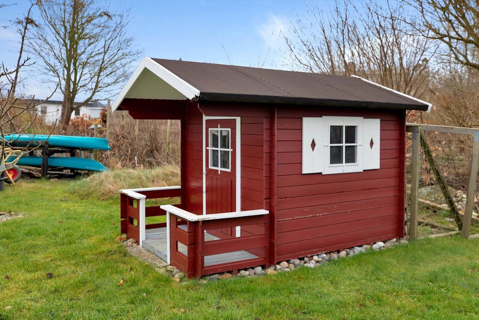 House with terrace and view of the sea