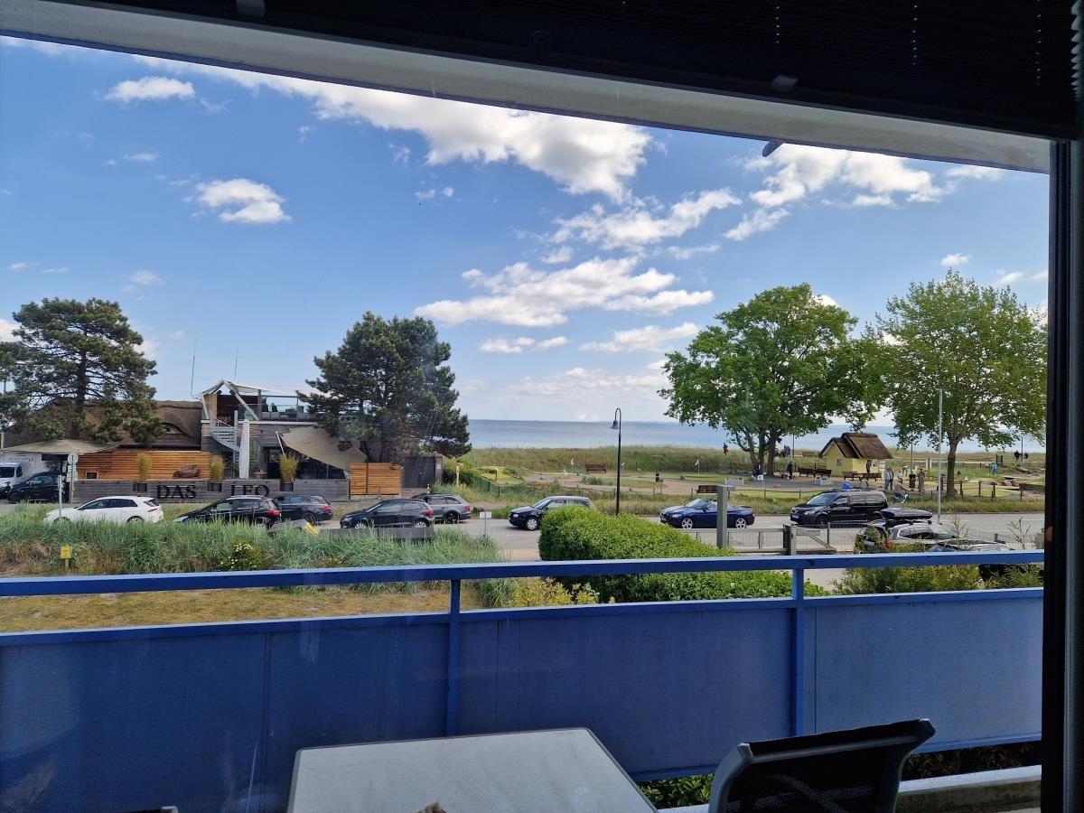 Balkon mit Blick auf Strand und Meer