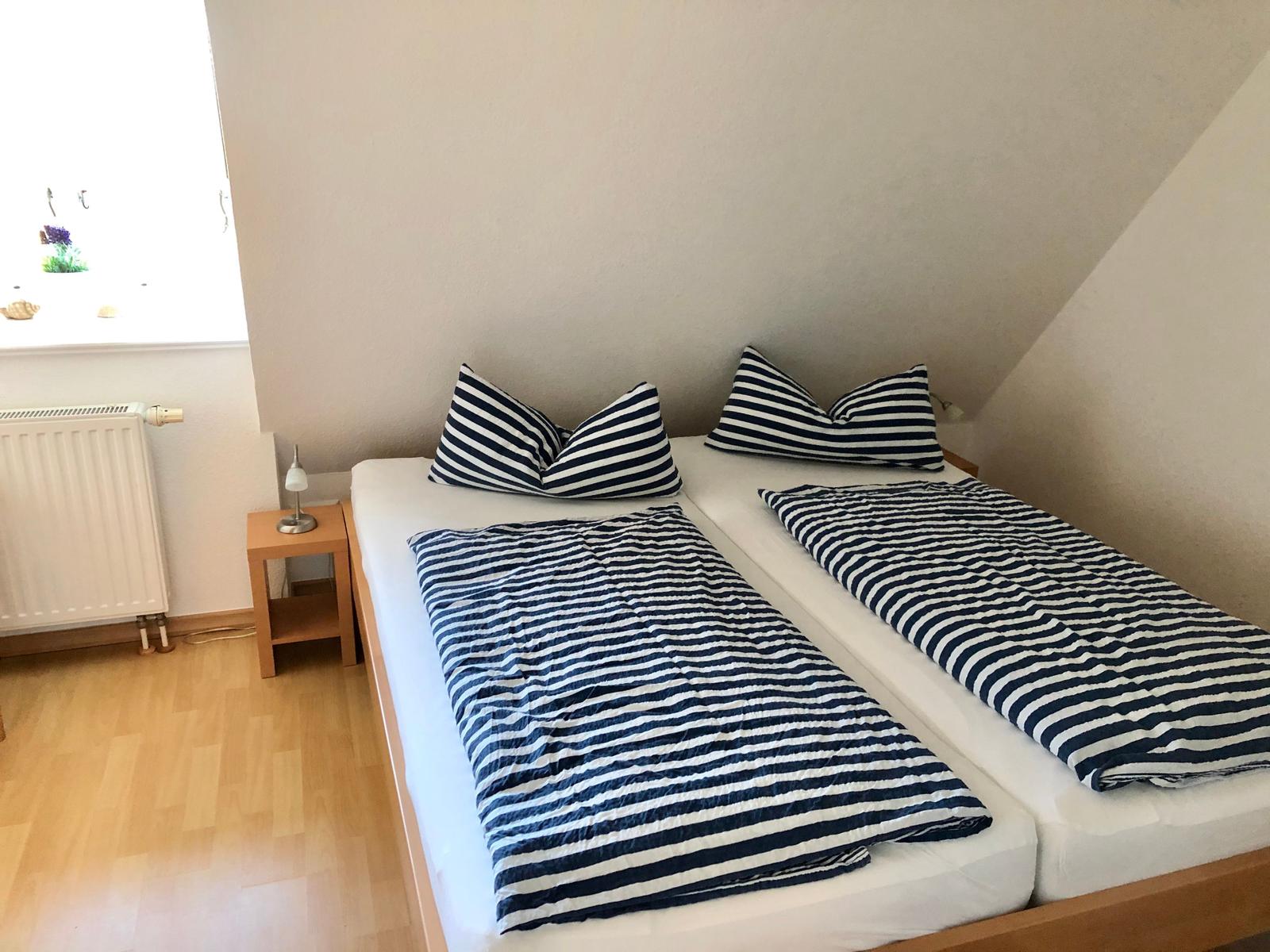Schlafzimmer 1 mit Doppelbett