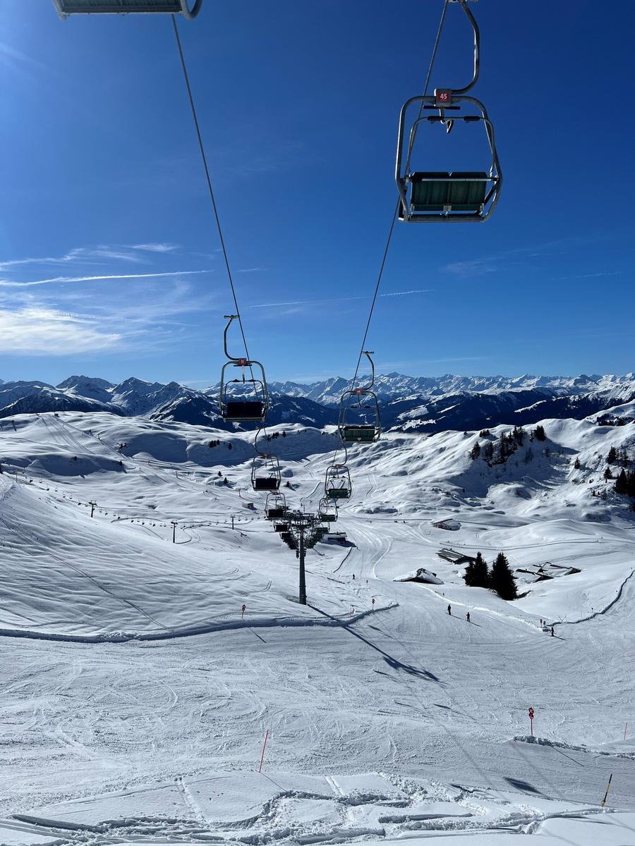 Der Sessellift im Skigebiet Kitzbüheler Horn