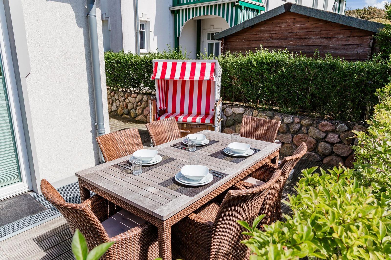 Ole Hus EG: Wohnen, Essen, Kochen, Bad und Terrasse. Liv Hus EG: Wohnen, Essen, Kochen, Bad und Terrasse.