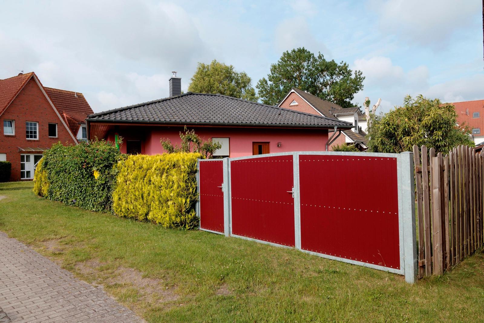 Blick auf die Rückseite mit Terrasse