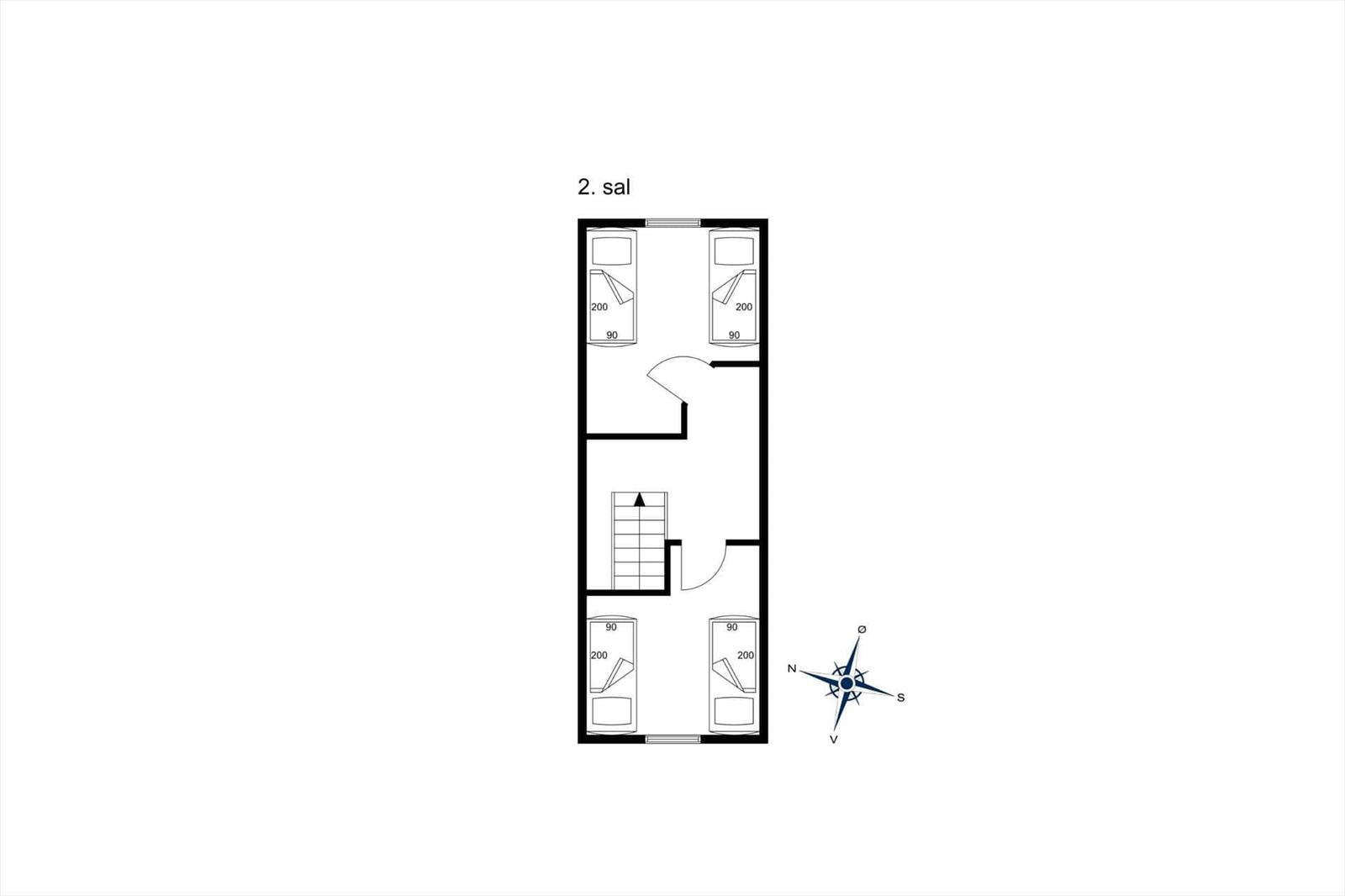 Erdgeschossplan mit zwei Schlafzimmern, Küche und Treppe zur oberen Etage.