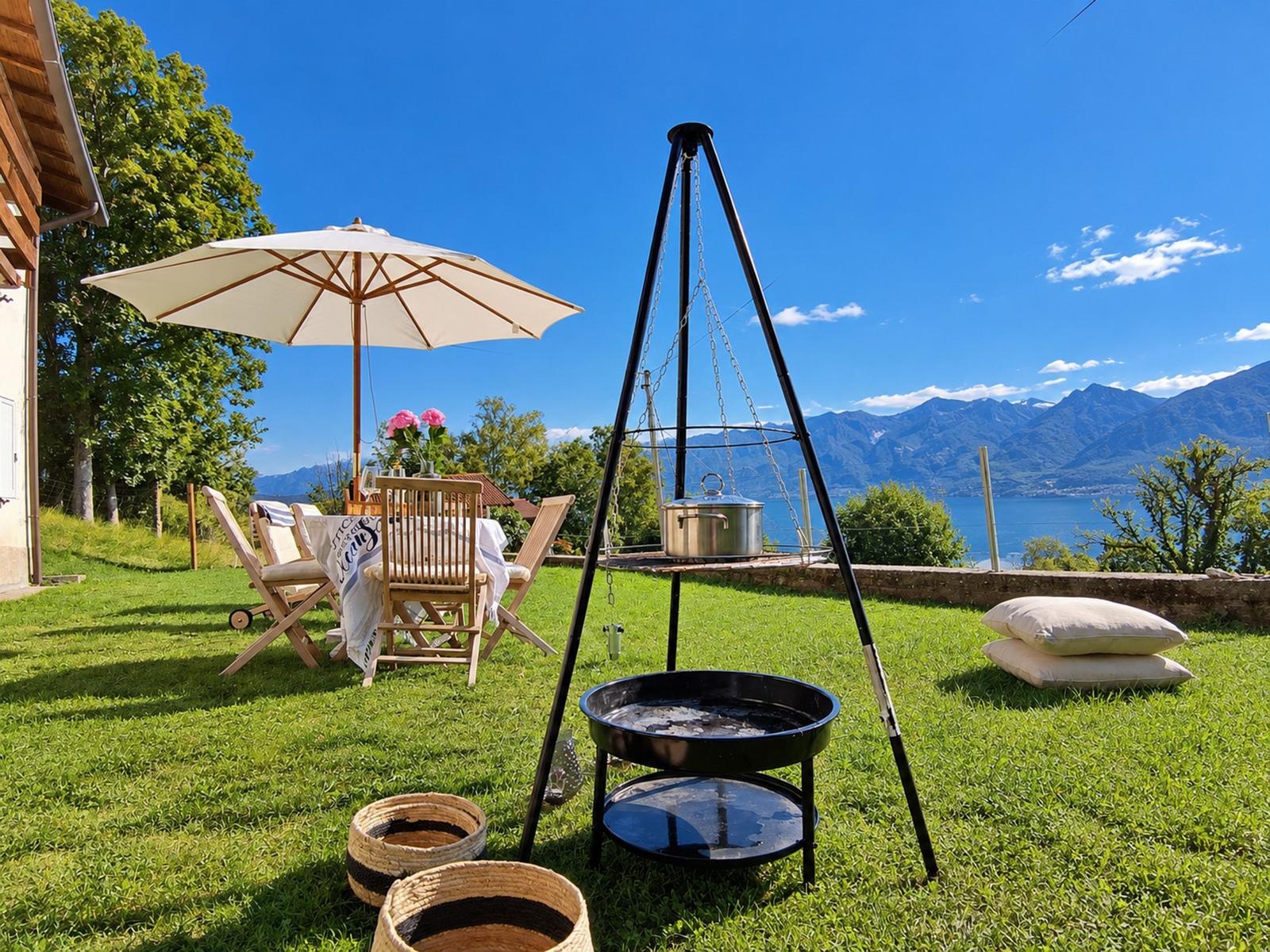 Grillplatz mit Dreibeingrill