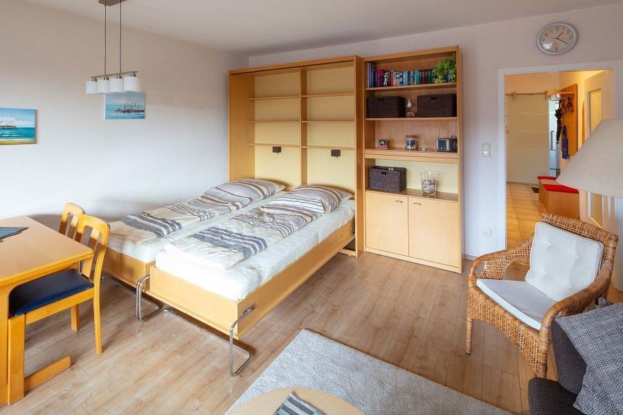 Bedroom with Two Single Beds