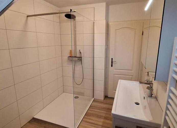 Neue Dusche im 1.OG