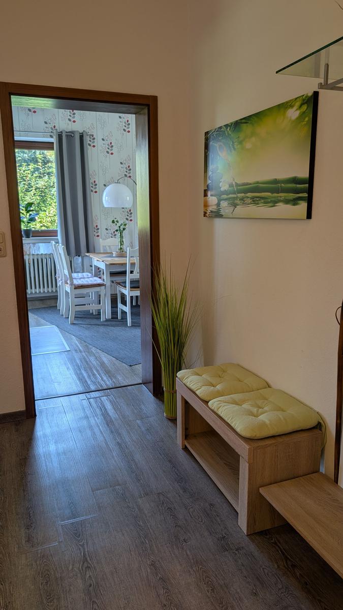 Durch einen hellen, geräumigen Flur betreten Sie ihr Feriendomizil. Hier finden Sie auch genug Stauraum für ihre Urlaubsgarderobe.