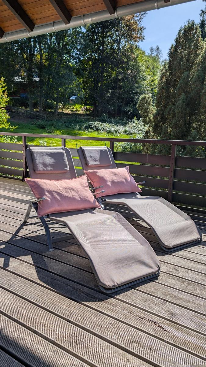 Nach einer langen Wanderung einfach in der Sonnenliege relaxen. So kann der Tag wundervoll enden.