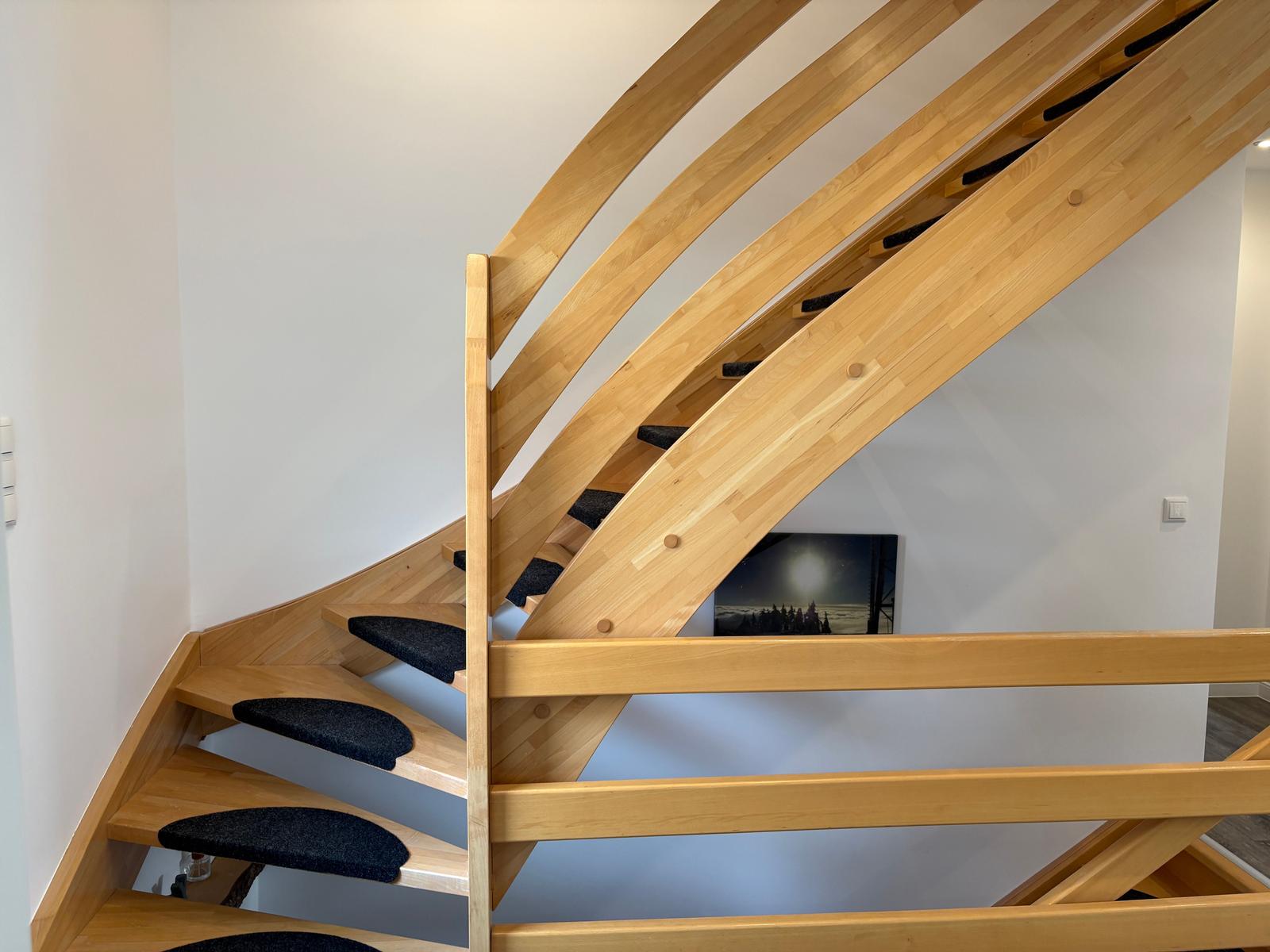 Treppe zum Obergeschoss