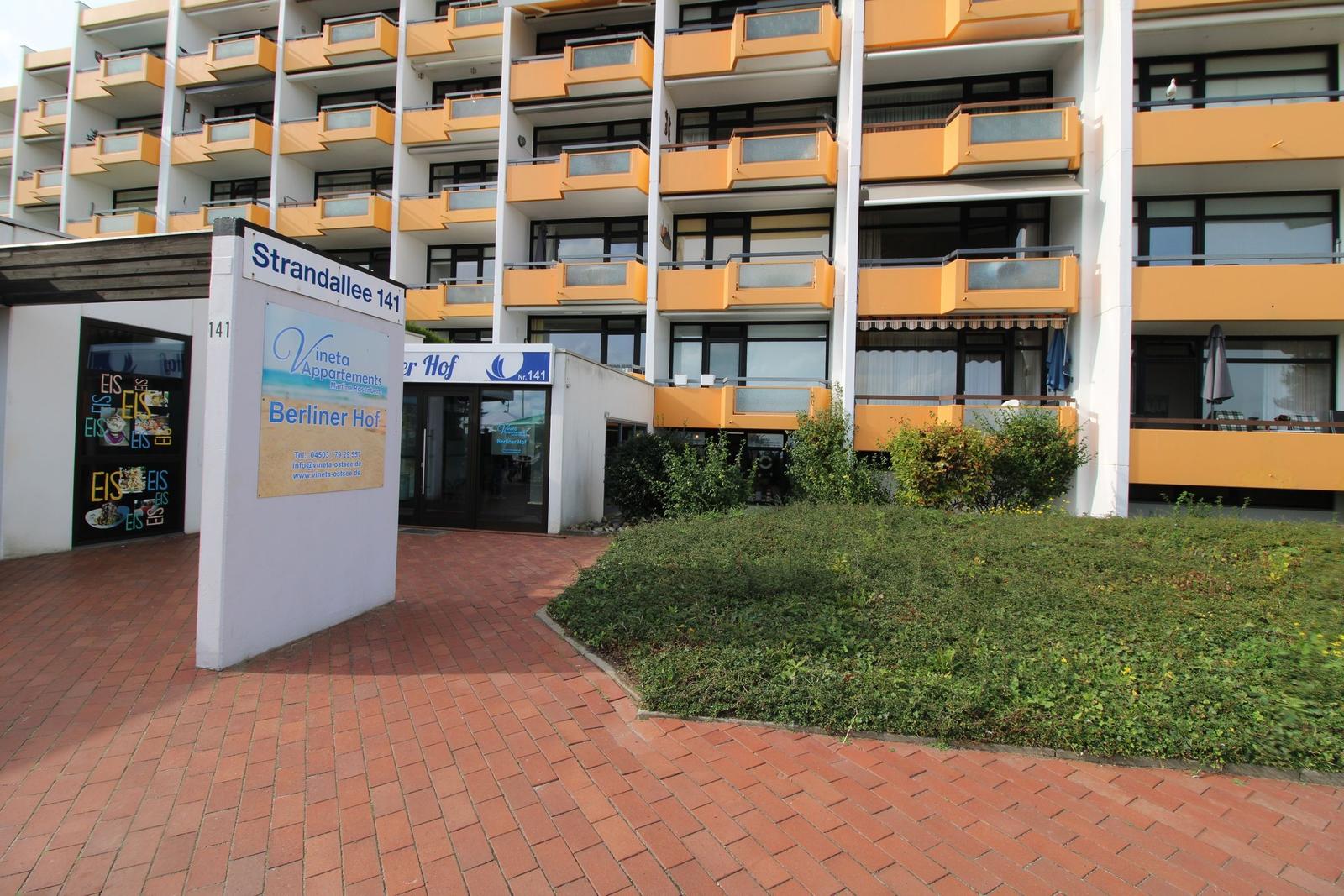 Moderne Außenansicht des Gebäudes an der Strandallee