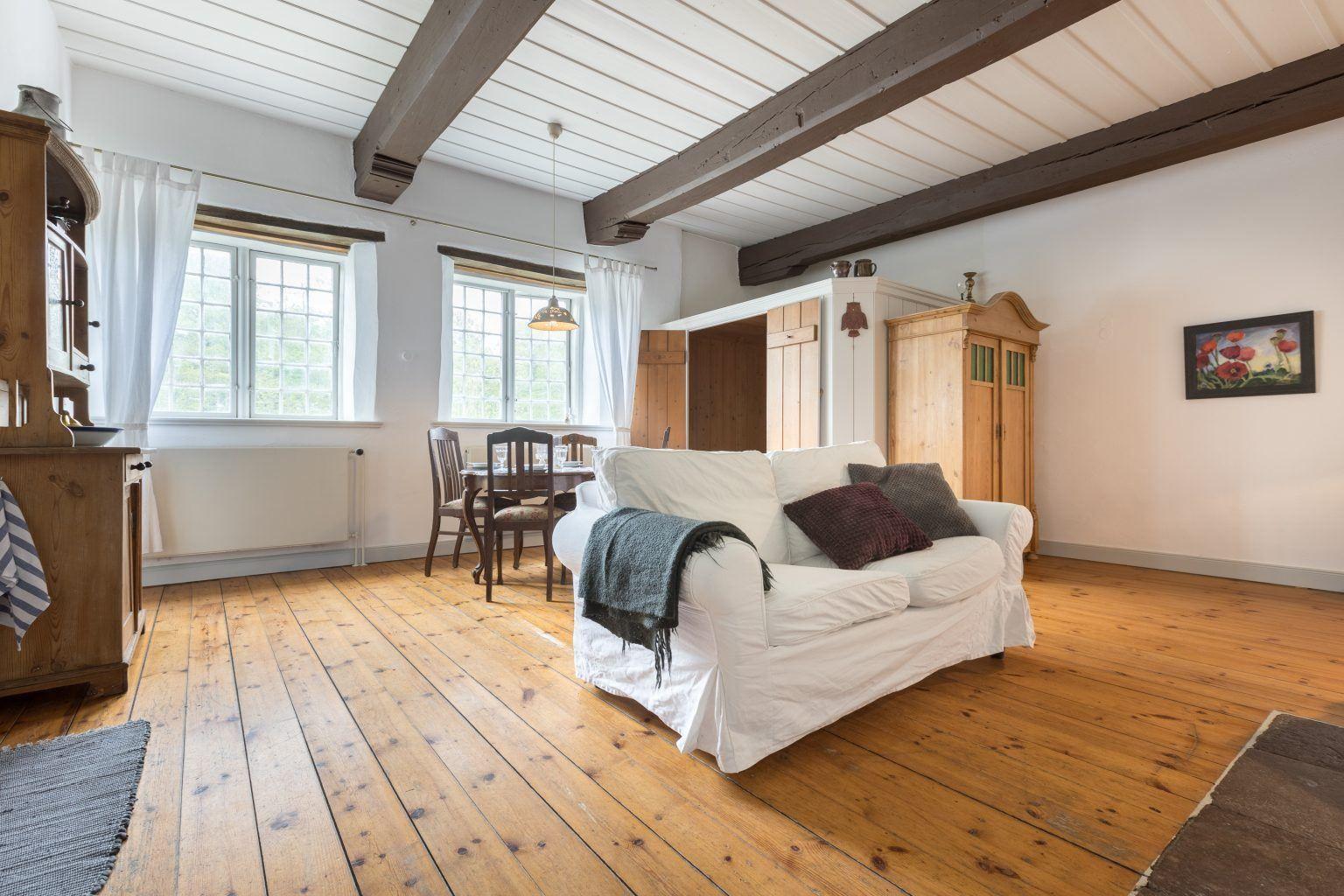 Wohn- und Schlafzimmer...