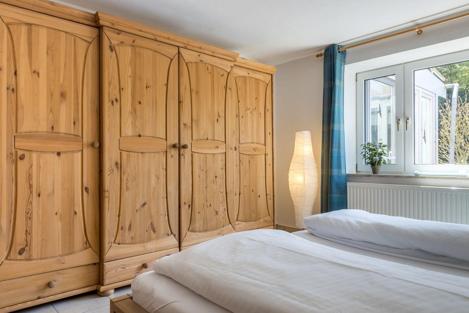 Schlafzimmer - Haus Sturmmoewe, Wohnung 4, Badallee 27-27a, St. Peter-Dorf...