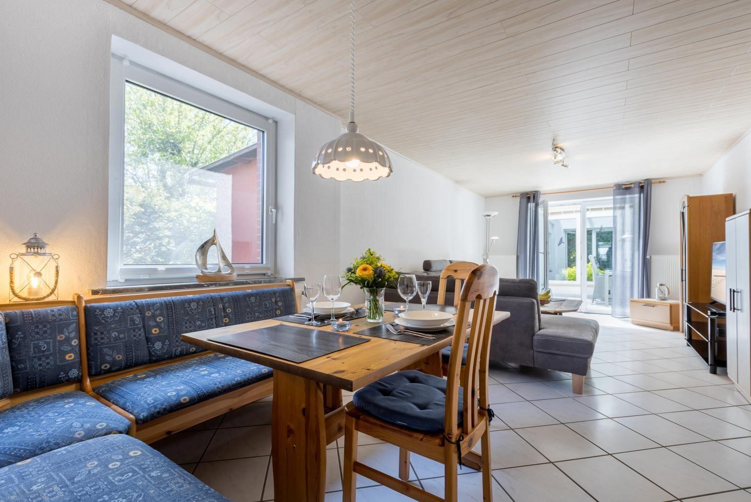 Wohnzimmer und Essbereich...