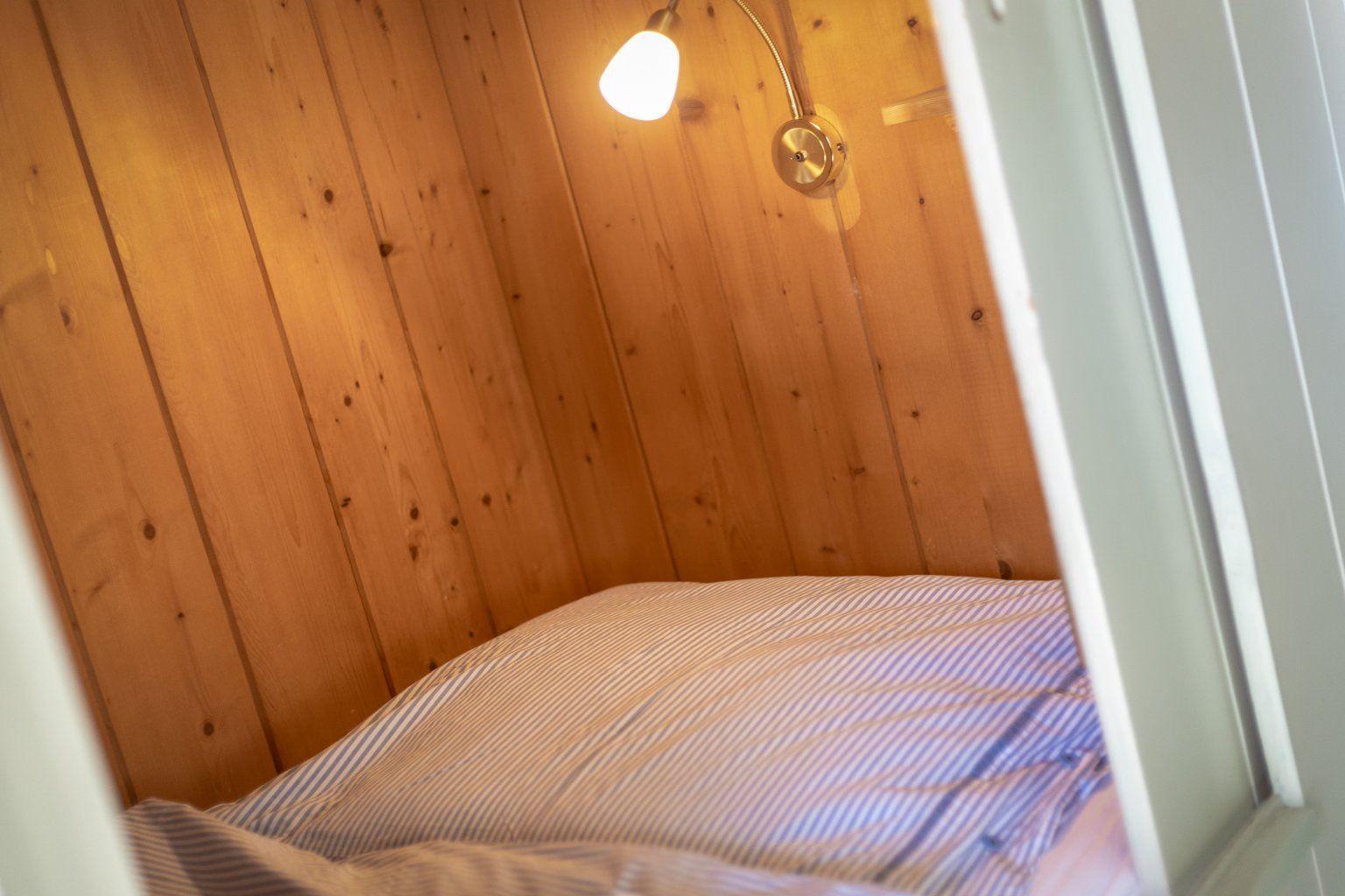 Alkoven-Einzelbett im Wohn- und Schlafzimmer...