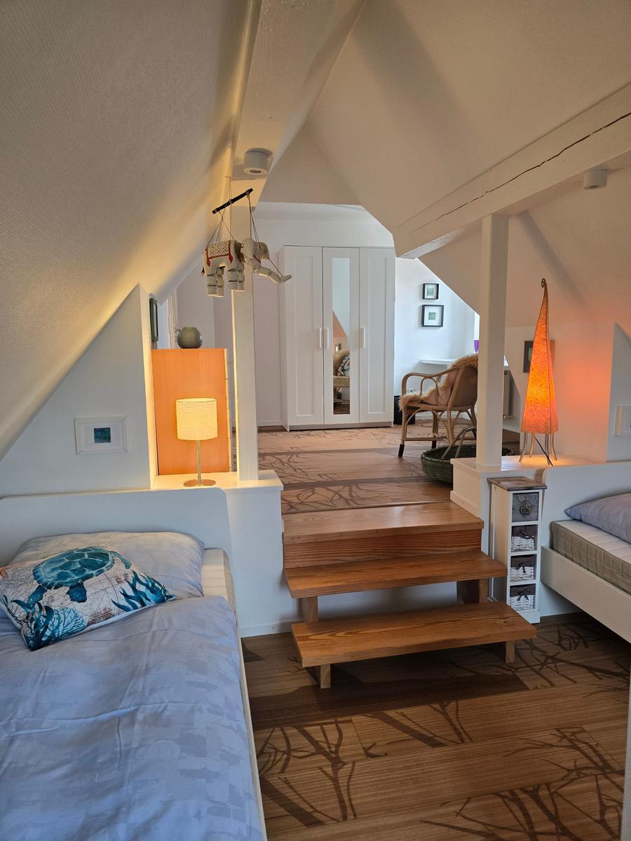 Schlafzimmer im Obergeschoss mit 2 Einzelbetten