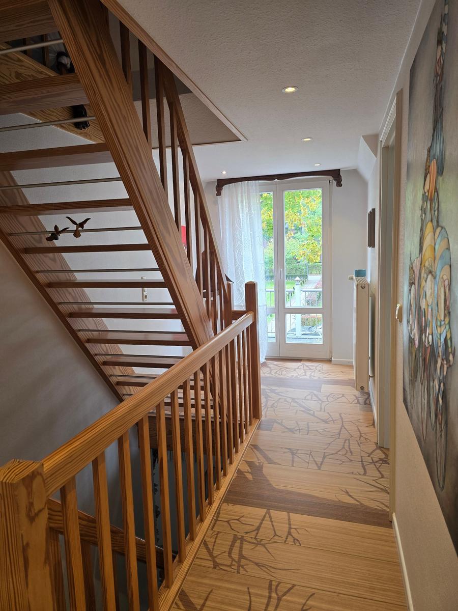Flur zum Balkon im Obergeschoss