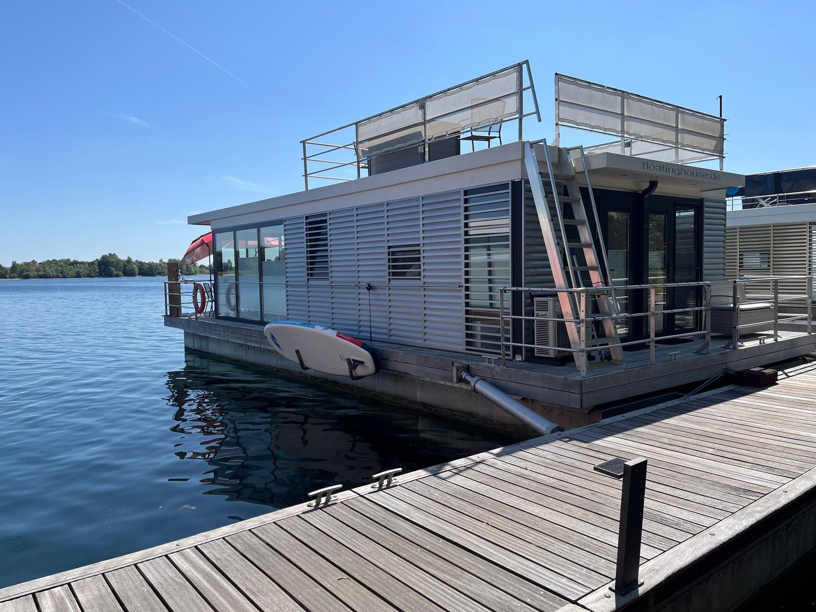 Wohnung mit 2 Schlafzimmern, Küche und Essbereich. Wohnfläche 44 qm, Flur 15 qm.