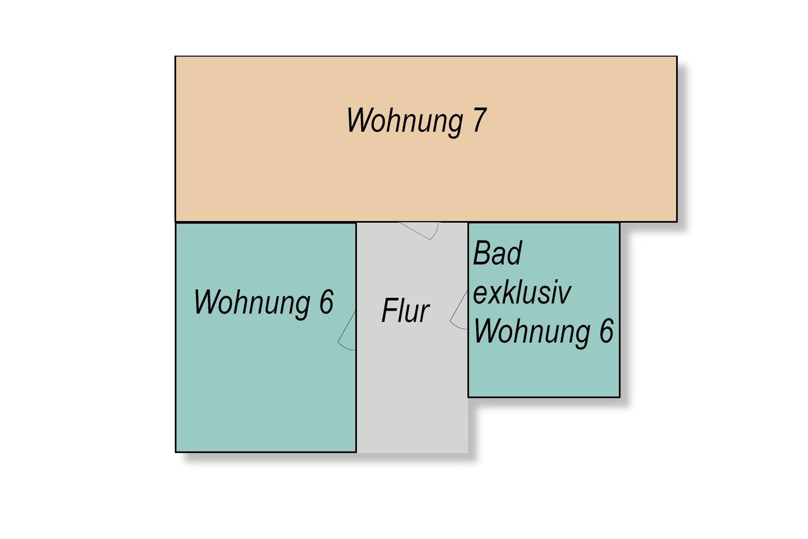 Hinterhof mit Garten, Sitzgruppe und Bäumen. Hauswand mit Fenstern.