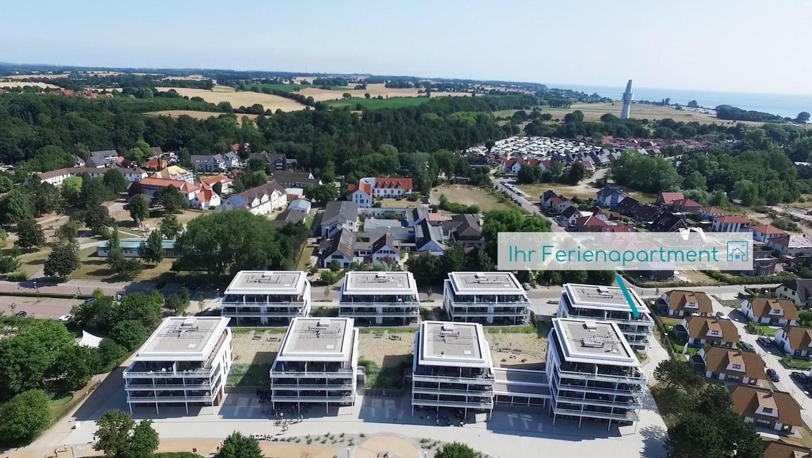 Modernes Ferienapartment in einer ländlichen Umgebung mit Blick auf das Meer.