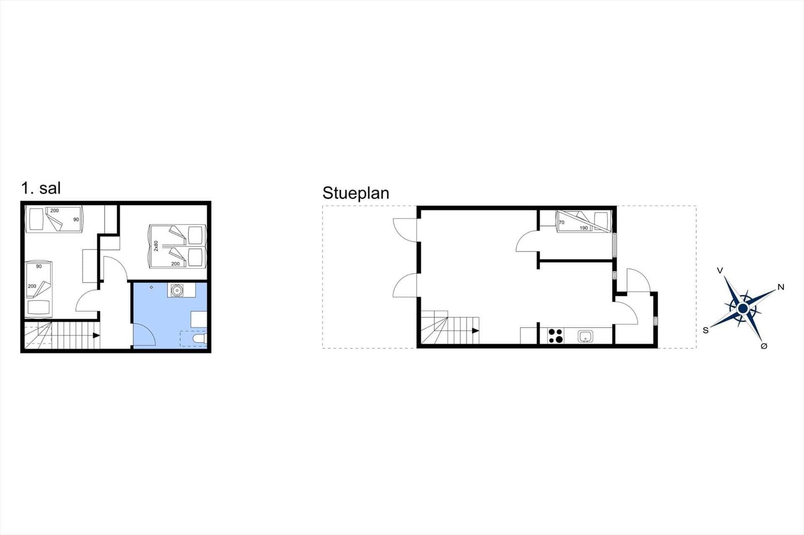 Wohnzimmer mit Sofa, Sesseln und Tisch. Durchgang zu Schlafzimmer mit Doppelstockbett.