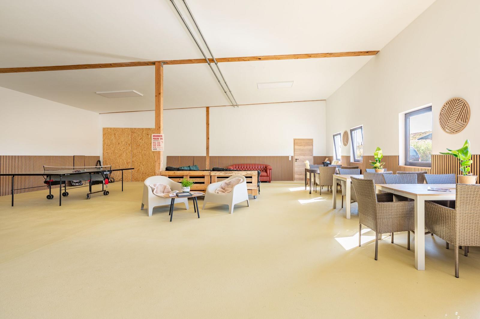 Dachgeschoss mit zwei Schlafzimmern, Bad, Sauna, Whirlpool und Balkon.