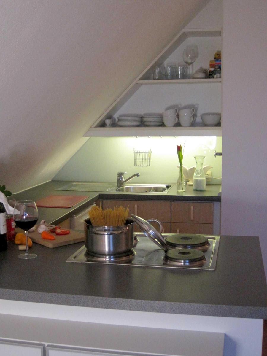 Wohnung mit Essbereich, Schlafzimmer, Bad und Küche im 2. OG