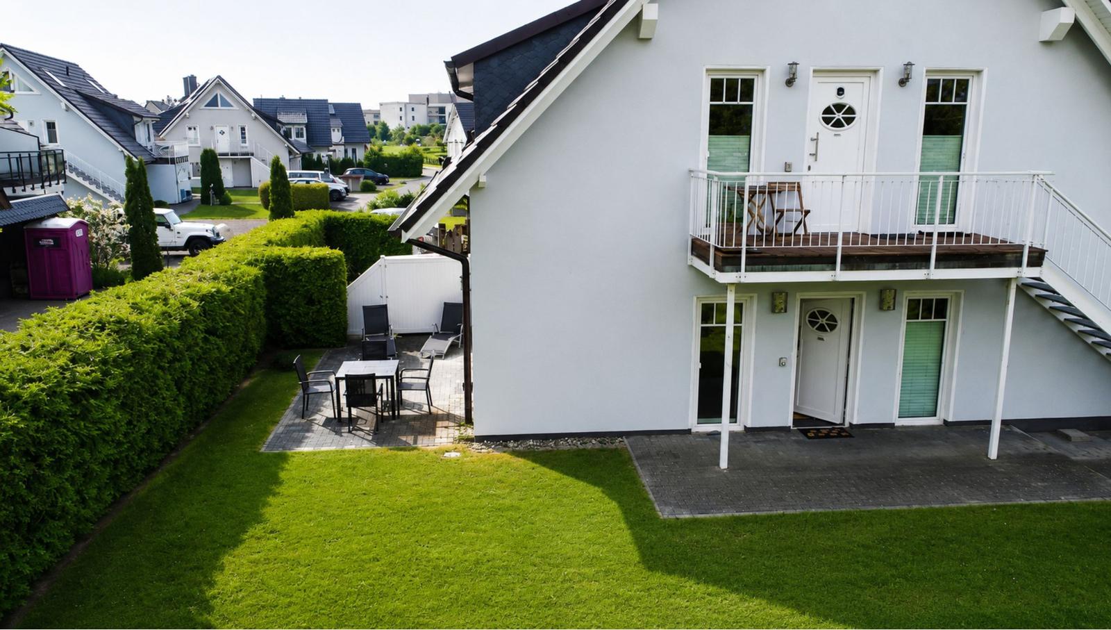 Terrasse mit Garten