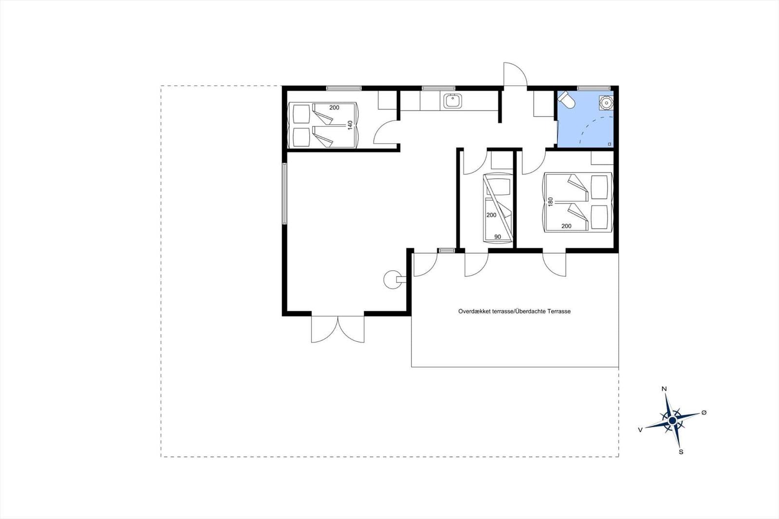Wohnung mit zwei Schlafzimmern, Bad und überdachter Terrasse.