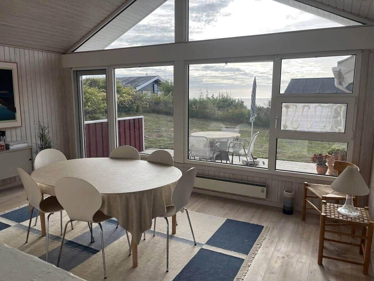 Stueplan zeigt Wohnfläche mit Sauna, Schlafzimmer und überdachter Terrasse. Loft mit zwei Schlafplätzen.